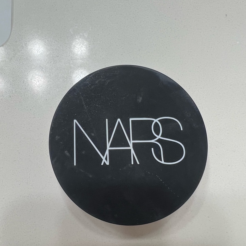Nars Light Reflecting Loose Setting Powder. Only used once!
